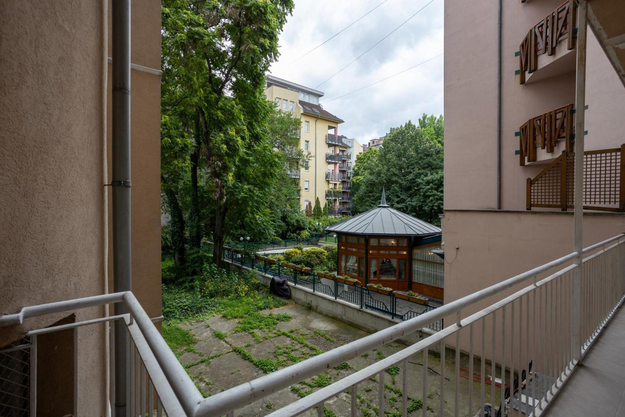 Whiteangel Apartments Budapest Exteriör bild